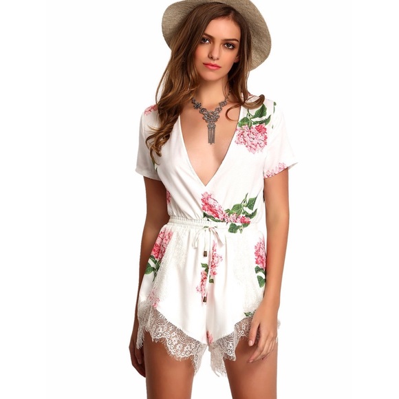 Lace Trim Deep V Surplice Hydrangea Floral Romper - Picture 6 of 6